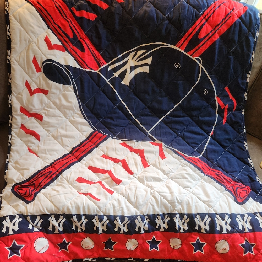 NY Yankee Crib Set - Picture 3 of 5